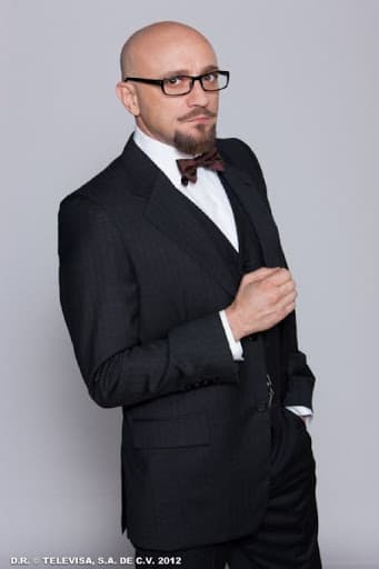 En la telenovela 'Porque el amor manda' realizó el personaje de 'Cárdenas'.