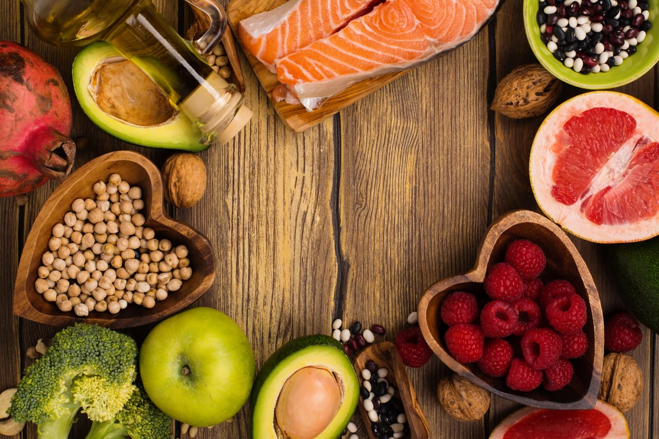 Dicho método consiste en conocer los puntos que cada alimento contiene tomando en cuenta sus nutrientes, los cuales se encuentran en una guía. De acuerdo con factores como tu peso, edad y género, las personas tienen que cumplir con la ingesta de ciertos puntos al día.