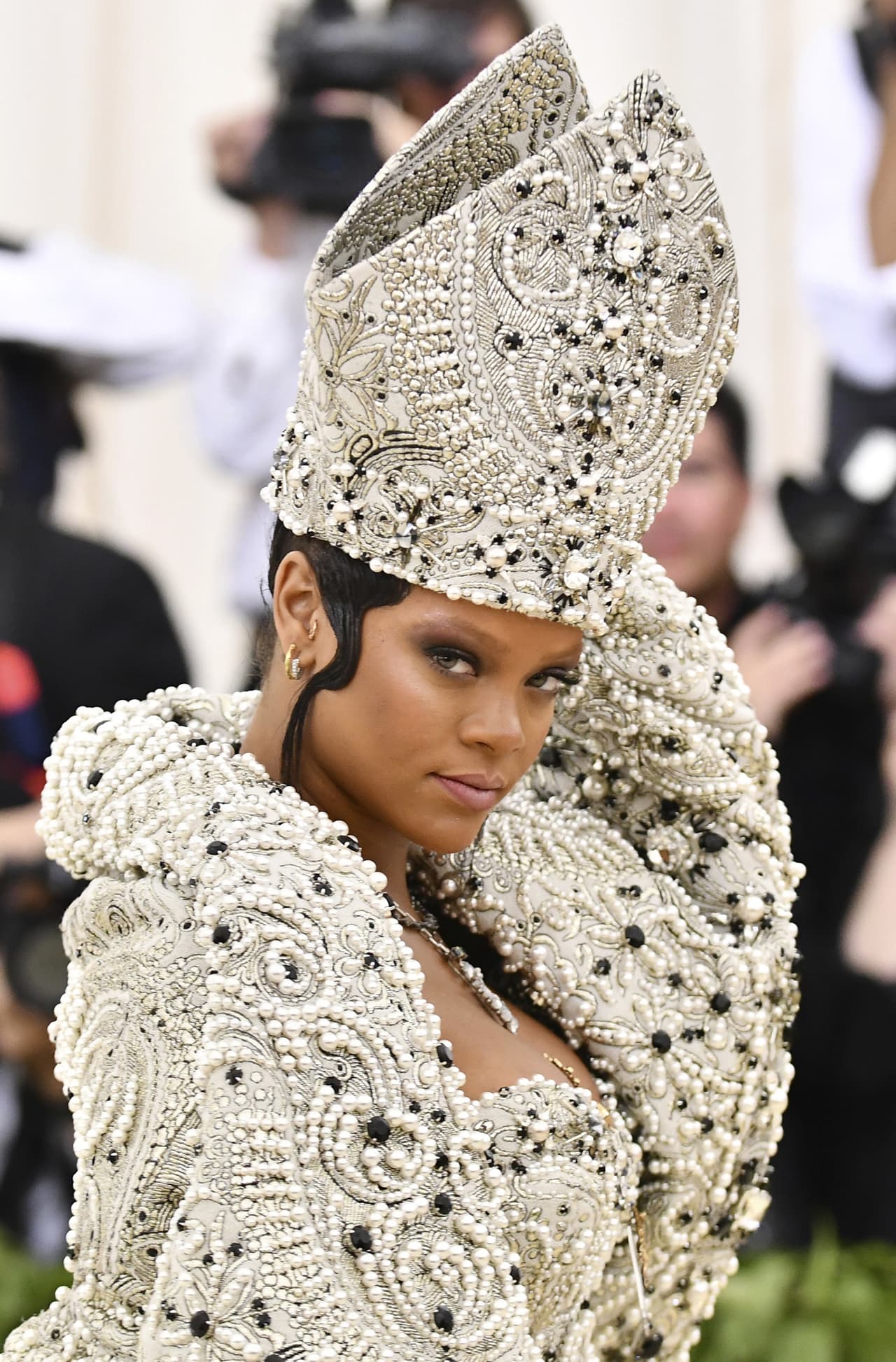 Como siempre, muy arriesgada, pero elegante, Rihanna