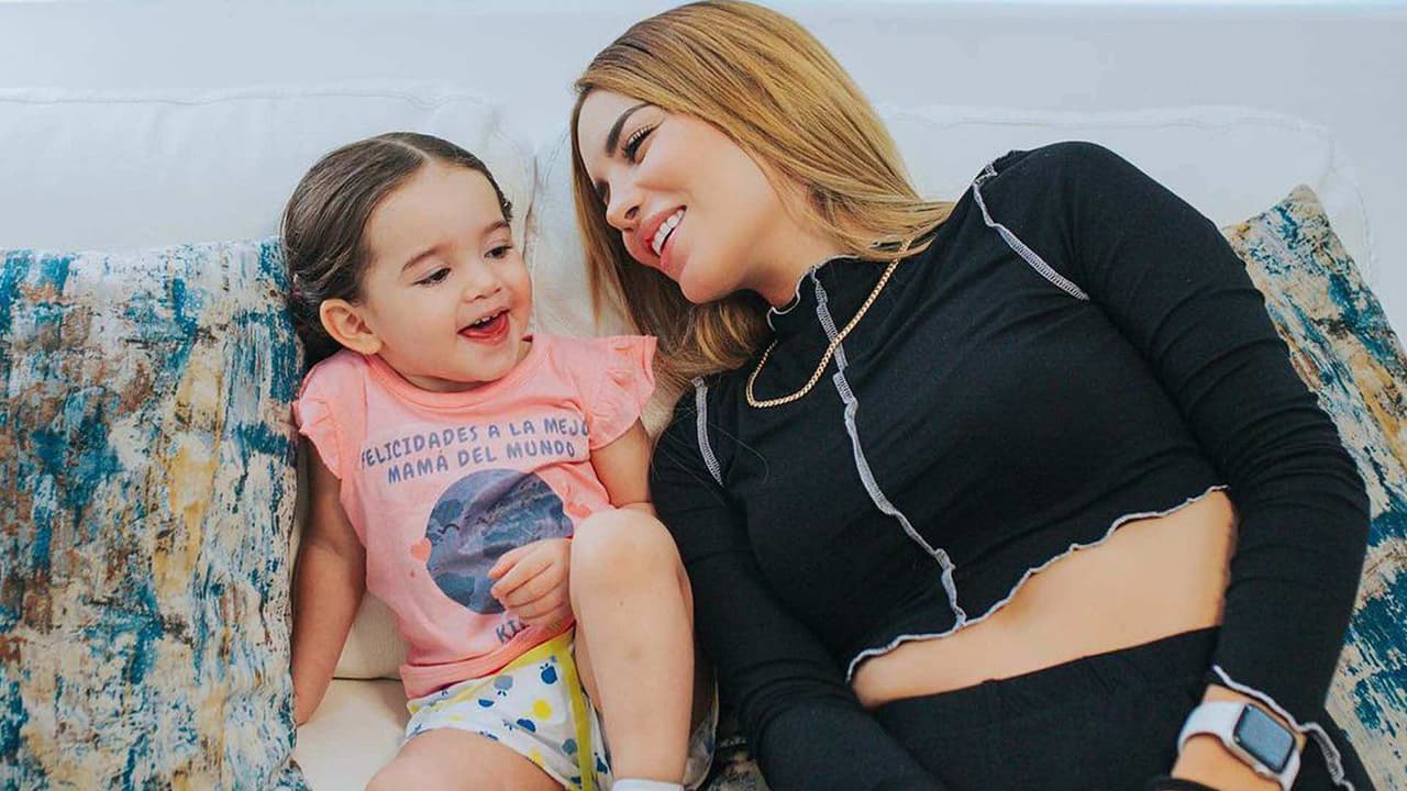 Kimberly Loaiza impacta al destapar por qué su hija Kima tiene los pies negros: ‘Pobrecita’