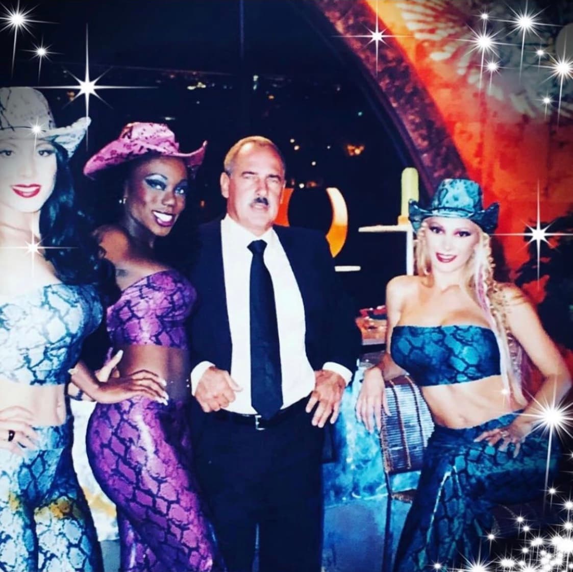 Finalmente, Jazmín inició en el año 2000 junto a Sabelle e Ivonne Soto. No obstante, solo estuvo un año en el programa y se alejó de los reflectores.