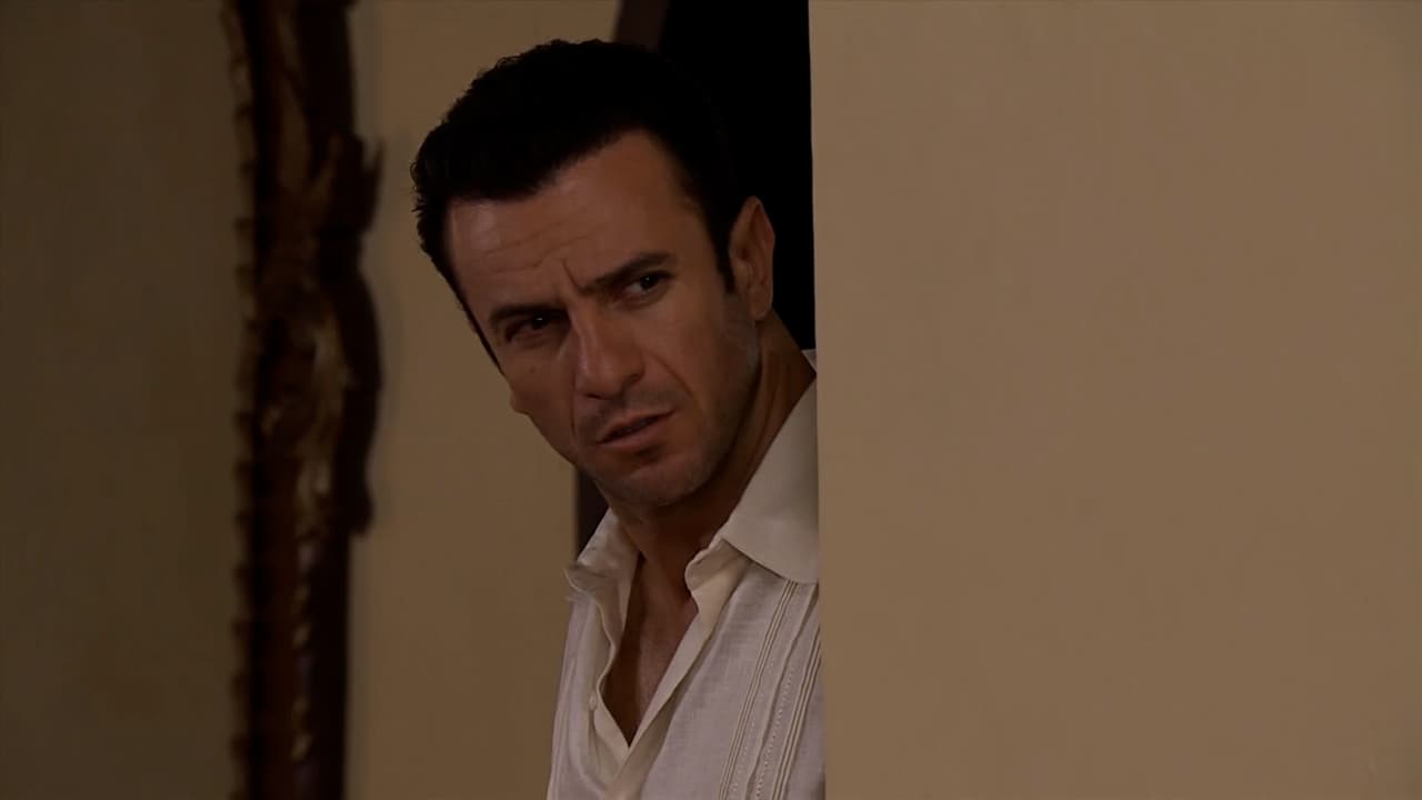 'Víctor' la vigila de cerca.