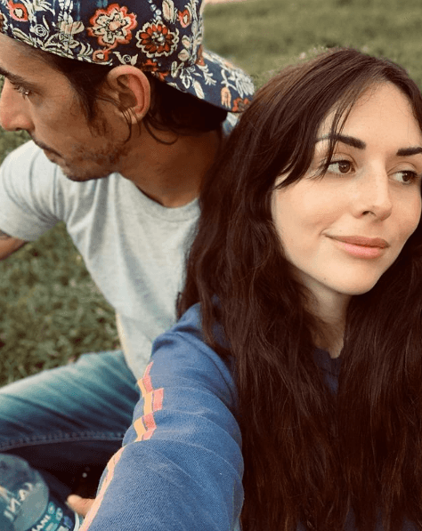 Zuria Vega y Alberto Guerra“Bye 2020 gracias por enseñarme a disfrutar más de lo simple de lo importante. Gracias por compartir conmigo este año complicado para todos. Les deseo salud y un muy buen 2021. Mi amor a todos los que han perdido un ser querido este año. Cuídense mucho ❤️💫🎆”.
