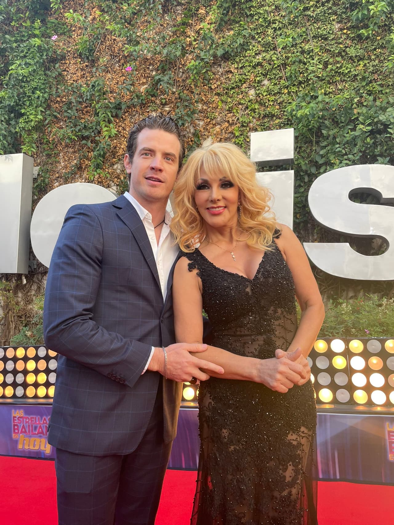 Olivia Collins y Oscar Medellín. Los famosos aseguraron que buscarán alzar la copa del triunfo.