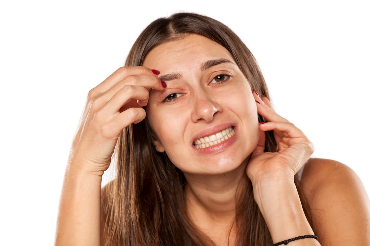 ¿Es cierto que la vaselina ayuda a que las cejas crezcan?