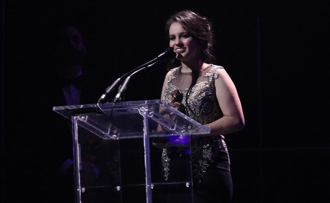 Sarita Sosa reaparece vestida de gala y bailando en homenaje a José José