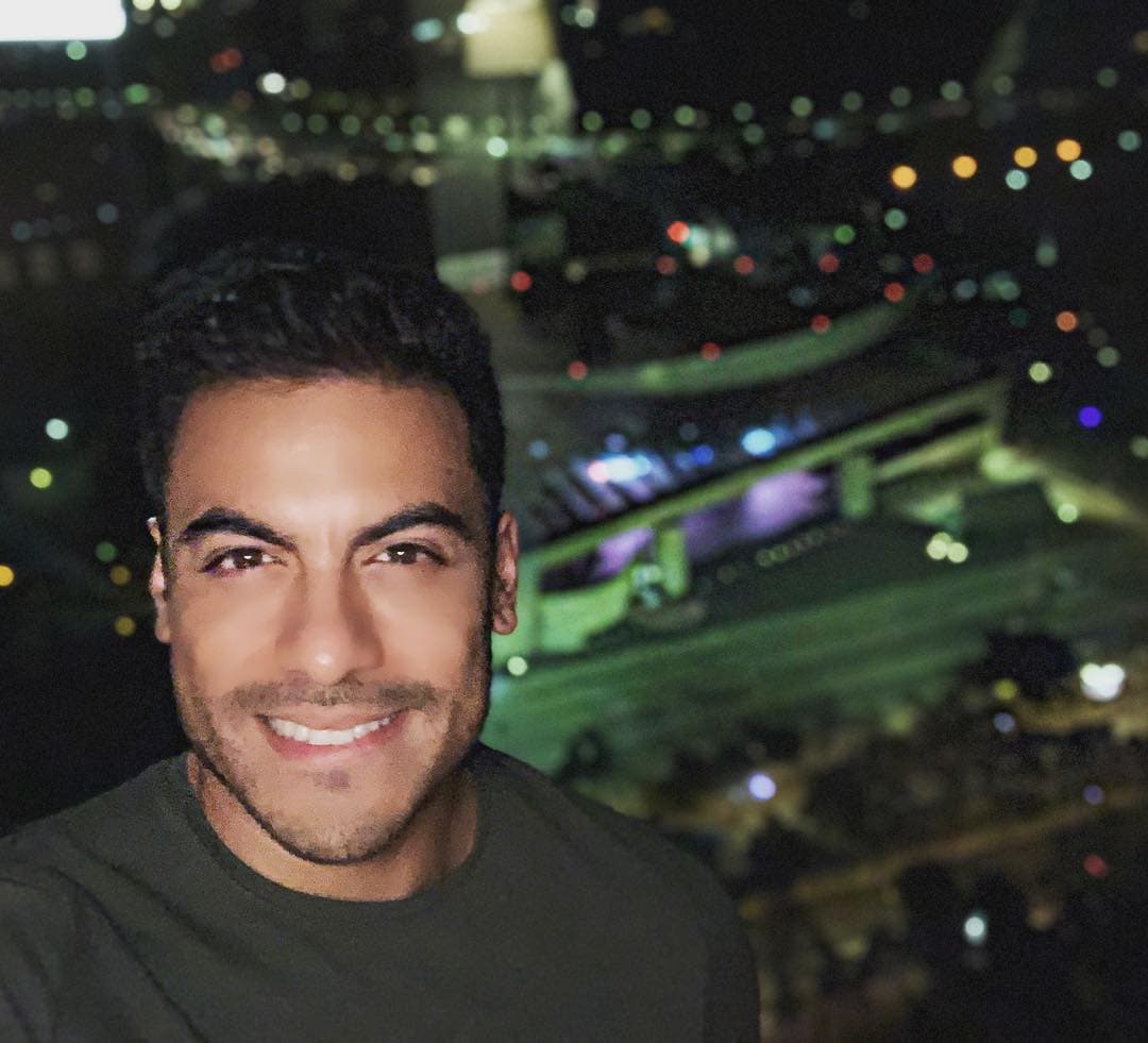 Sin importar si tiene ojeras o no, sus millones de seguidoras siguen llenando a tope todos los recintos donde, el intérprete de "Simba" en teatro, ponga un pie.