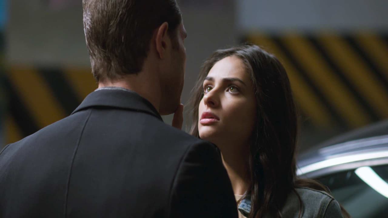 ¡Miguel y Adela casi se besan!
