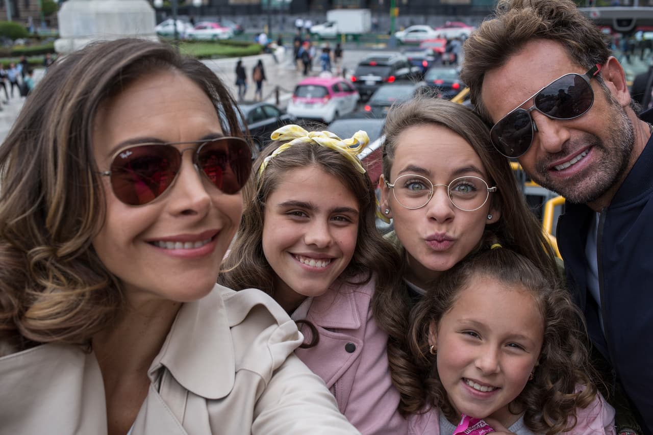 Victoria tomó selfies con su cámara.