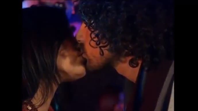Rebelde (2004)
<br>
<br>Lupita (Maite Perroni) y Nico (Rodrigo Nehme) encontrarían el amor en el Elite Way School, pero los padres del joven no aceptan a Lupita por no ser judía, sin embargo, ellos lucharían por su amor.