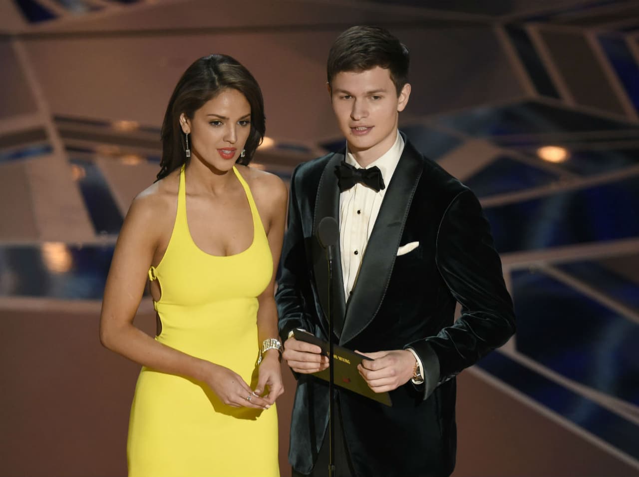 Eiza González presentó la terna Mejor mezcla de sonido en el Oscar