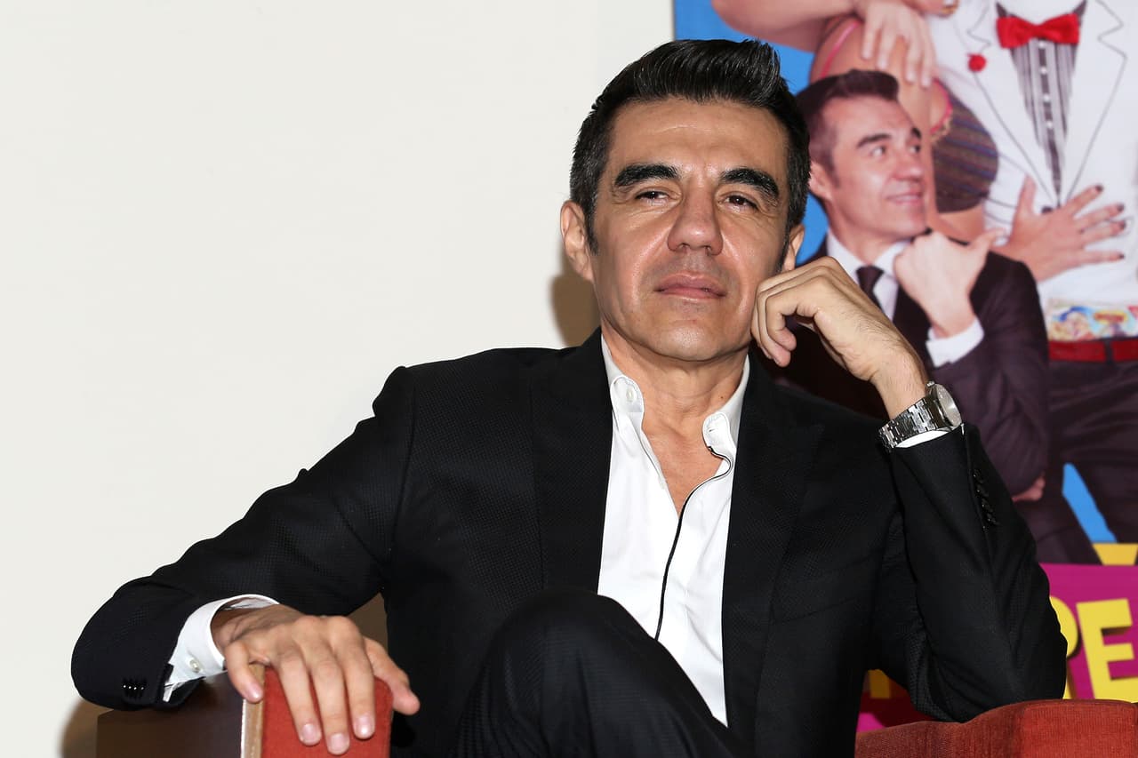 Por su parte, en diferentes entrevistas, Adrián Uribe ha resaltado la belleza de su compañera y ha expresado el gran amor que siente por ella, dejando claro que por ahora están bien solteros.