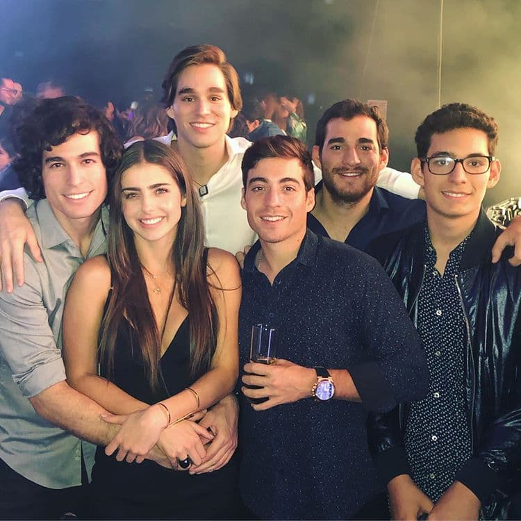 El actor Danilo Carrera estuvo como invitado en el programa ‘Minuto Para Ganar VIP’ en el que habló sobre la importancia que tiene en su vida tener una gran convivencia con sus hermanos Leopoldo, Xavier, Felipe y Juan. A continuación, te compartimos quiénes son: