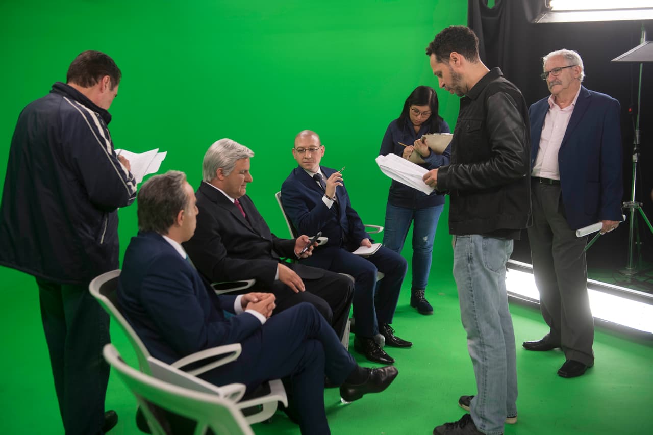 Después del paseo que te dimos tras bambalinas, te dejamos con los verdaderos protagonistas del circo... digo, del tercer debate presidencial. Para más detalles, ver el capítulo 29 de El Privilegio de Mandar.