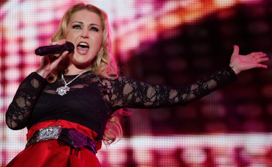 Alicia Villareal ofrece concierto para sus fans