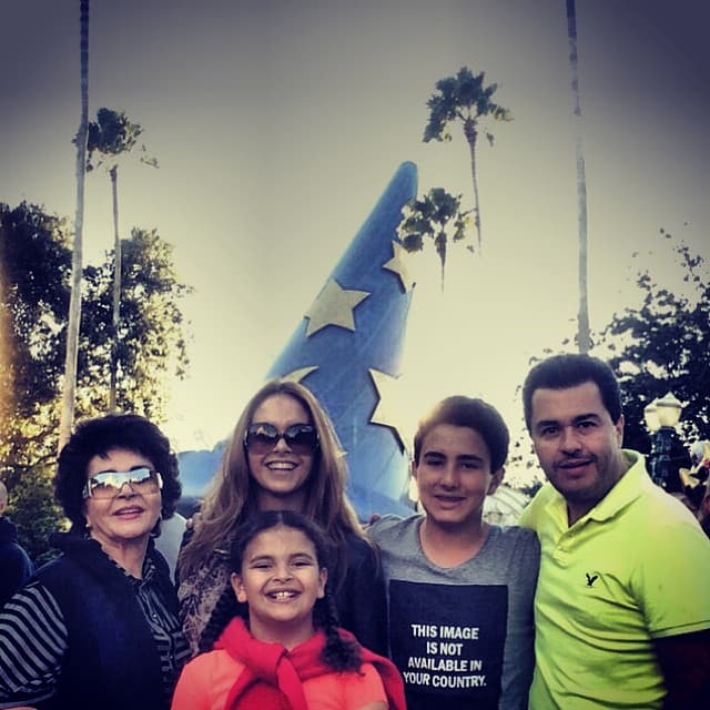 En paseos familiares, visitas a la playa o eventos escolares, los fieles admiradores de Lucerito Mijares fueron testigos de su infancia.