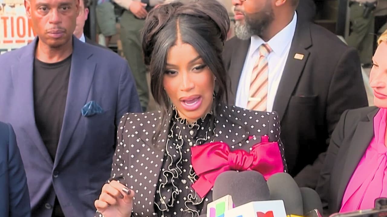 Cardi B lanza fuerte advertencia a quien intente demandarla tras ser absuelta