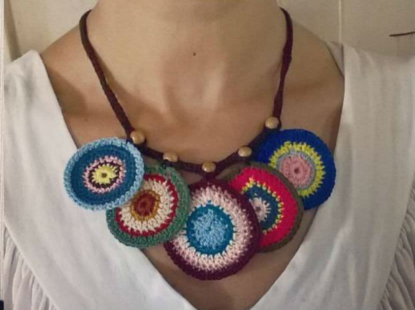 Si te gusta llevar la armonía y tranquilidad contigo, intenta con este collar de mandalas
