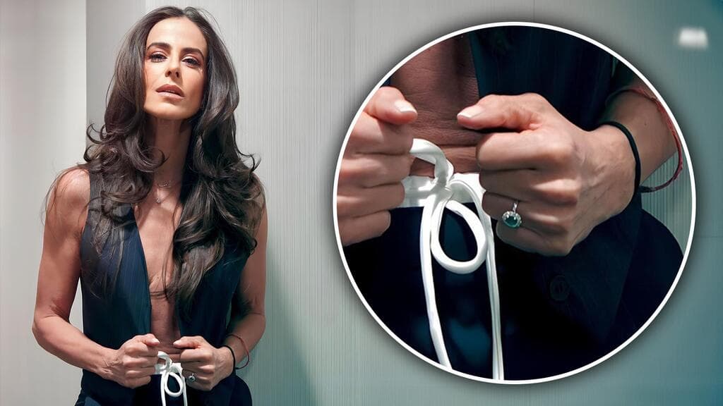 Este es el anillo con el que Paulina Mercado, novia de Juan Soler, se ha dejado ver en los últimos días. Ella asegura que es un "anillo de compromiso de vida".