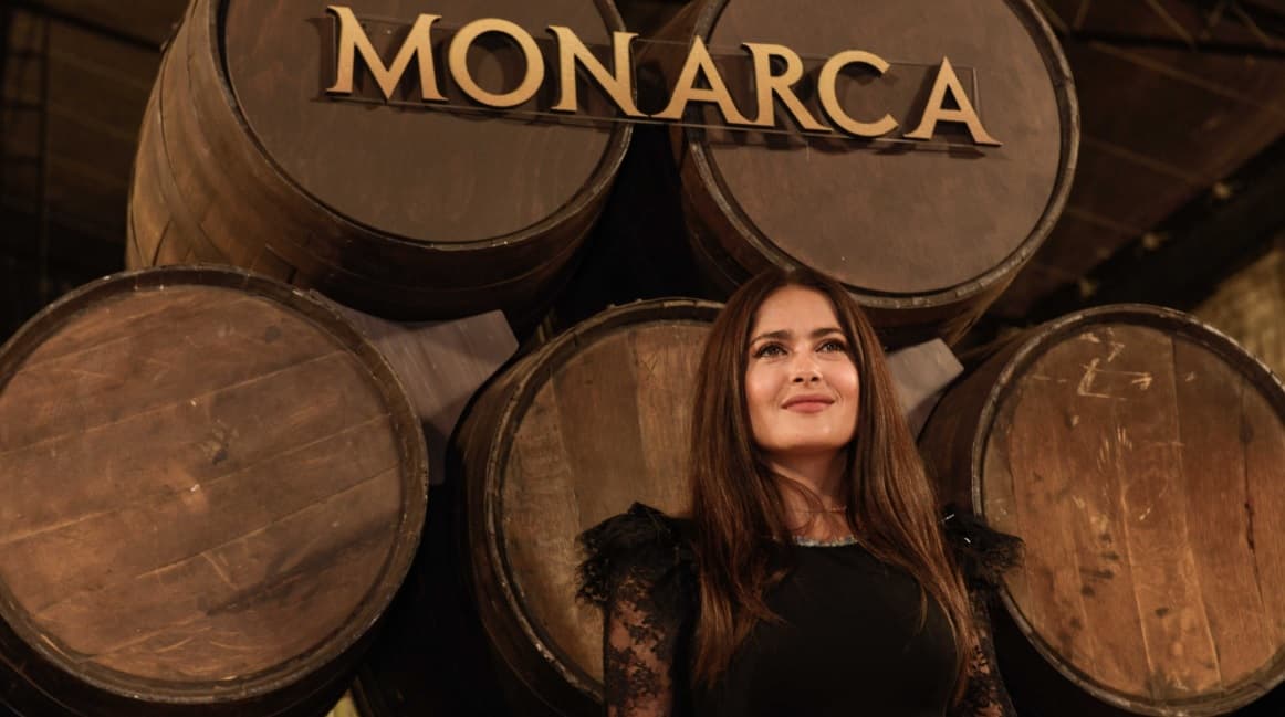 Salma Hayek superó el machismo para producir en México y ahora presenta 'Monarca'