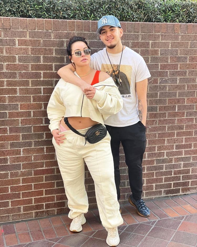 Hablando de Chiquis Rivera, de acuerdo con ‘El Gordo y La Flaca’ sería la única de los hijos de la ‘Diva de la Banda’ que no recibiría un solo peso de la herencia de la cantante, pues, en palabras de la periodista Tanya Charry, Chiquis no habría llegado a ningún acuerdo con sus hermanos para que la incluyeran en el testamento.