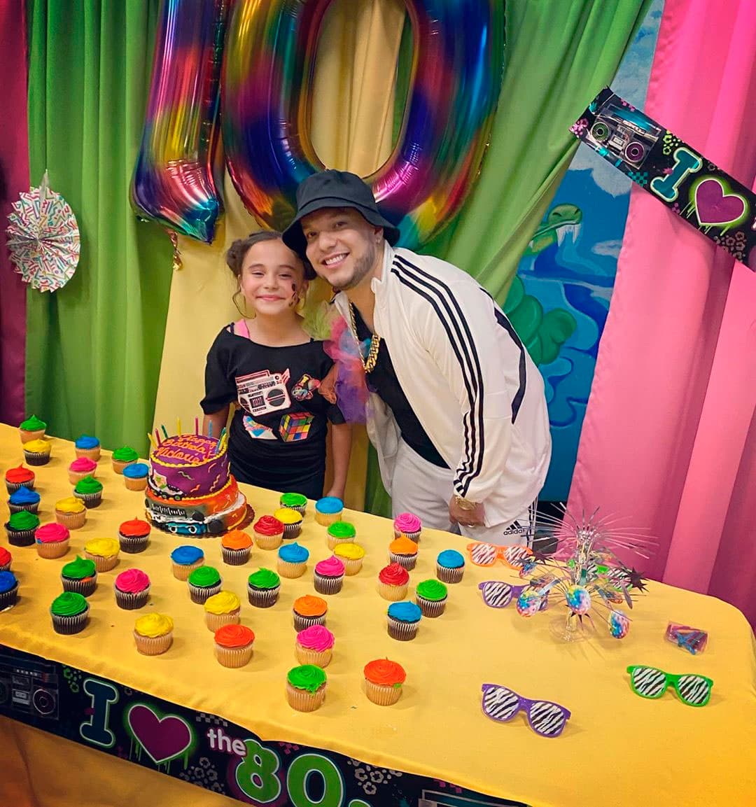 Chiquis Rivera también estuvo presente y no dejó pasar la oportunidad de compartir en Instagram algunas imágenes del festejo, mostrando lo mucho que se divirtió en compañía de su familia.