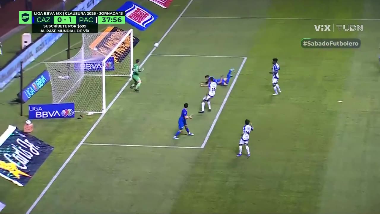 ¡Es un héroe! Impresionante atajada de Carlos Moreno con la cabeza