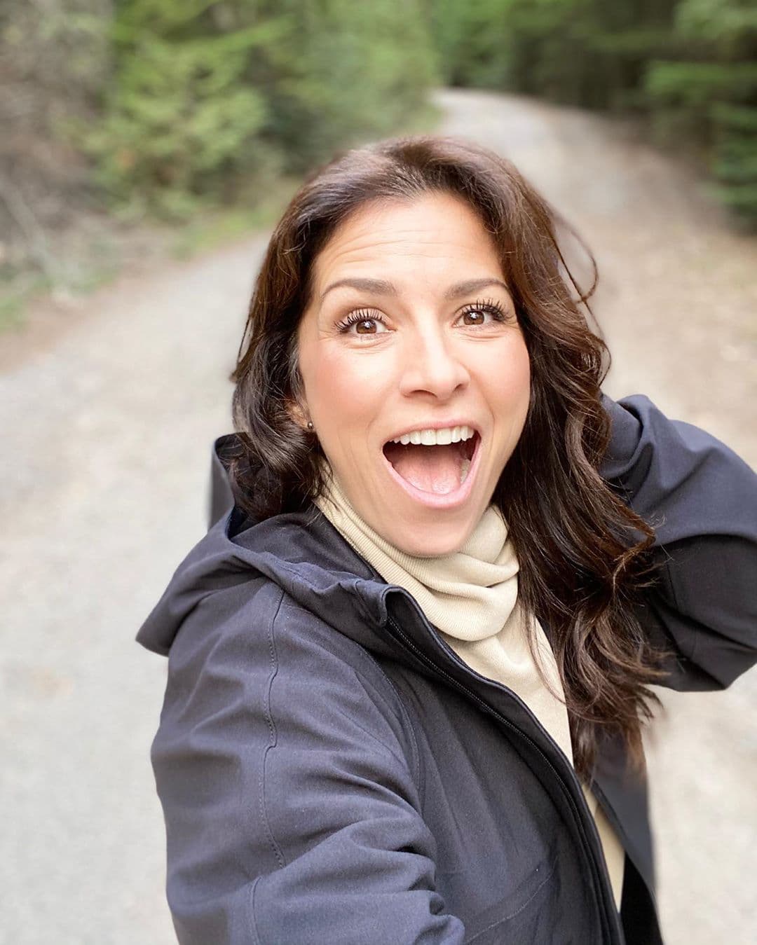 Además del cariño que recibió de su familia, Alessandra Rosaldo fue celebrada por seguidores y amigos, quienes le dedicaron cientos de felicitaciones a través de la publicación que compartió en Instagram, entre las que destacan las de Mauricio Ochmann, Fernanda Castillo, Adrián Uribe, Galilea Montijo, Sandra Echeverría, por mencionar algunos.