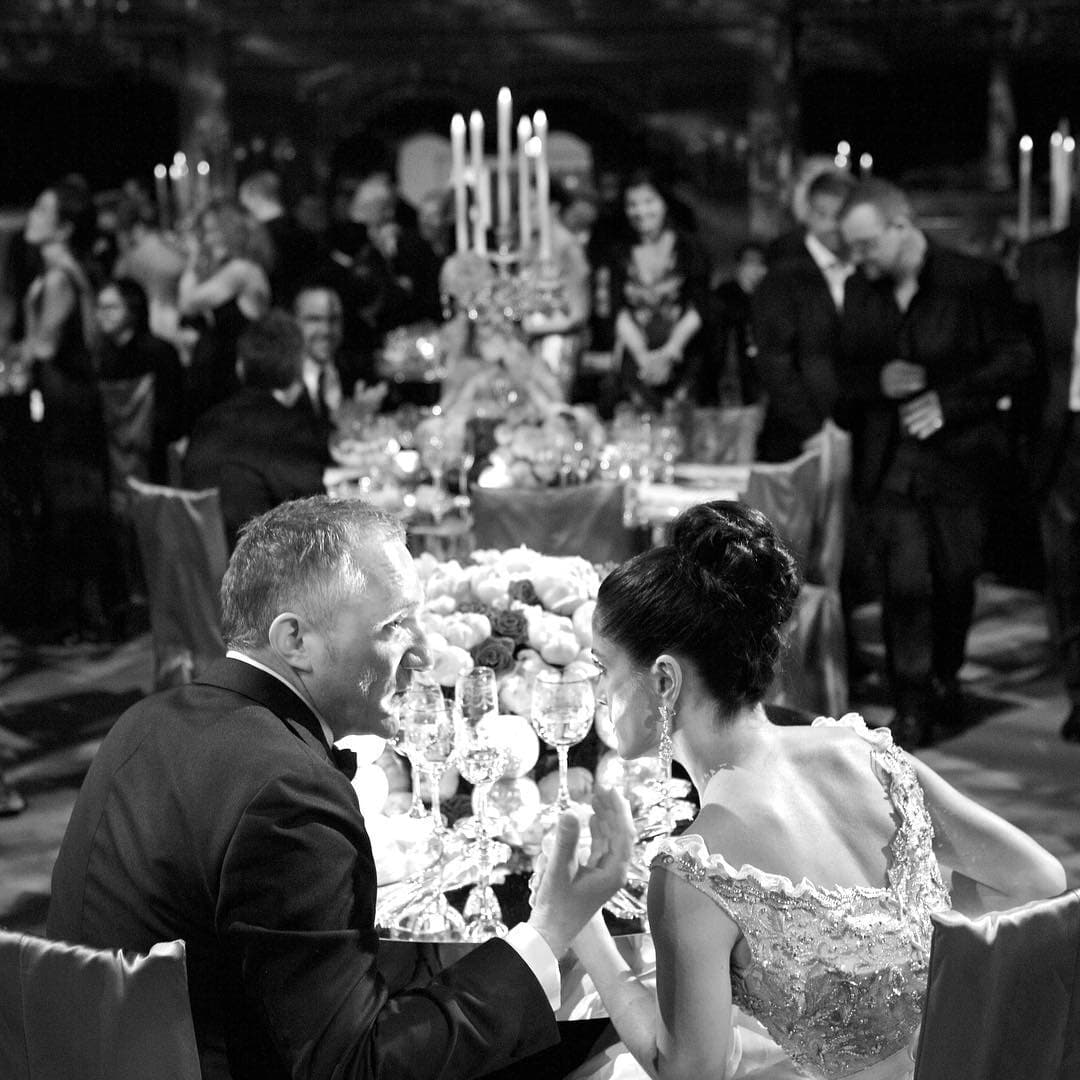 Salma Hayek y François-Henri Pinault se conocieron el 29 de abril de 2006 en la gala de la colección de arte contemporáneo de François Pinault, padre del esposo de la actriz, en el Palacio Grassi en Venecia.