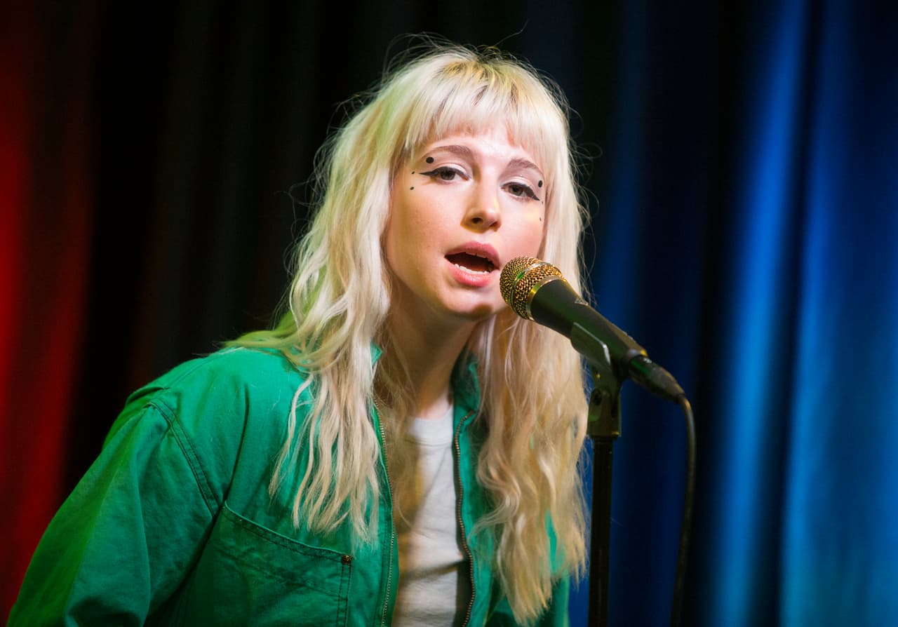 Hayley Williams se toma un descanso de Paramore y se lanza como solista
