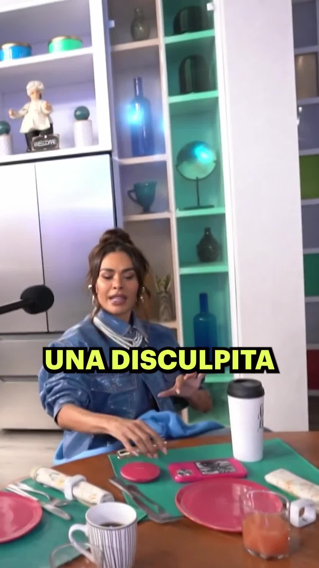 Galilea y Andrea demuestran ser buenas con ambas manos en el día del zurdo