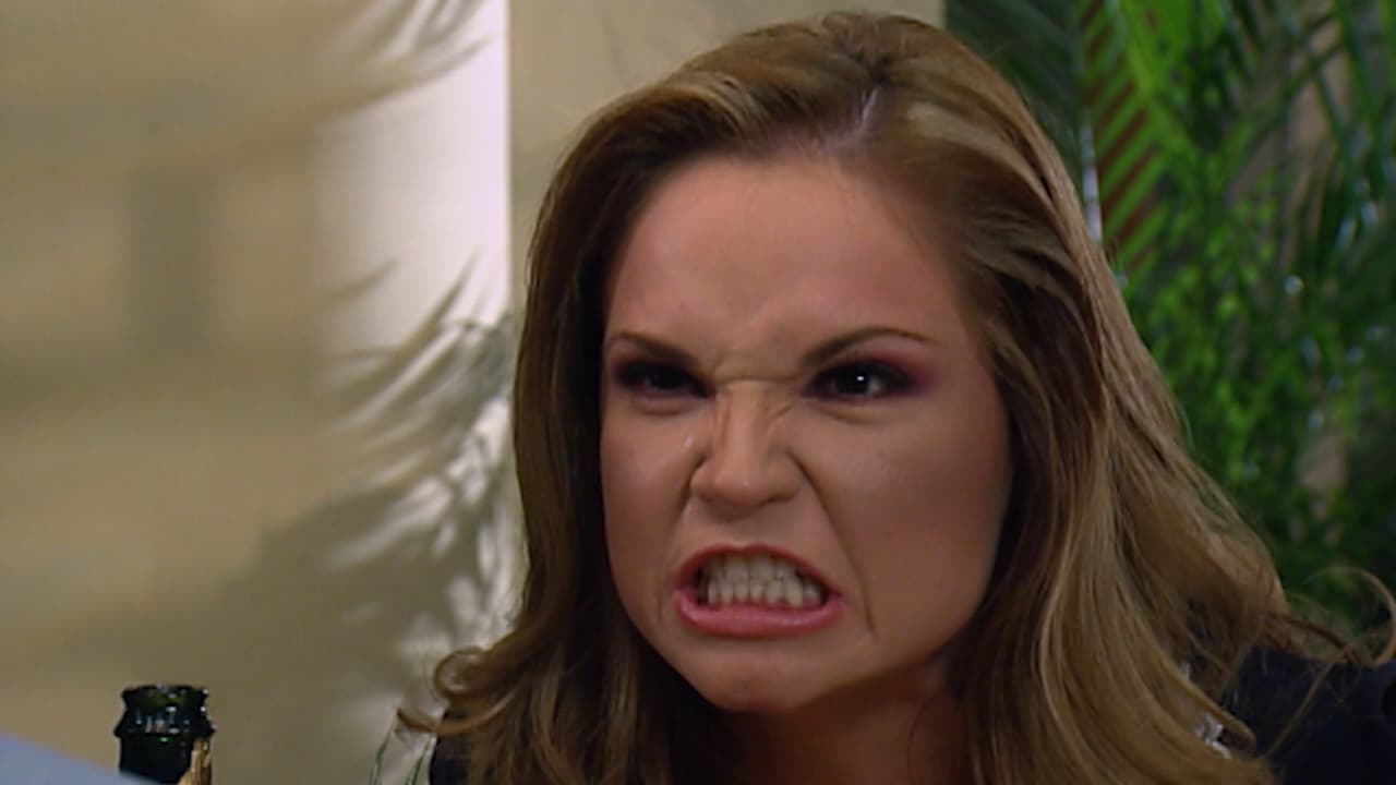 El capítulo 87 de 'Destilando Amor' causó una gran reacción en redes sociales, pues mostró una de las escenas más icónicas de la telenovela; la pelea entre Sofía e Isadora, la cual fue sumamente esperada por los fanáticos de la historia. A continuación, te mostramos algunos de los mejores memes realizados por los usuarios.