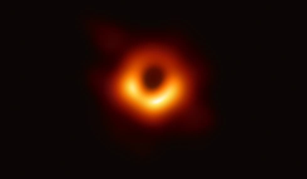 The Event Horizon Telescope captó por primera vez una fotografía de un agujero negro