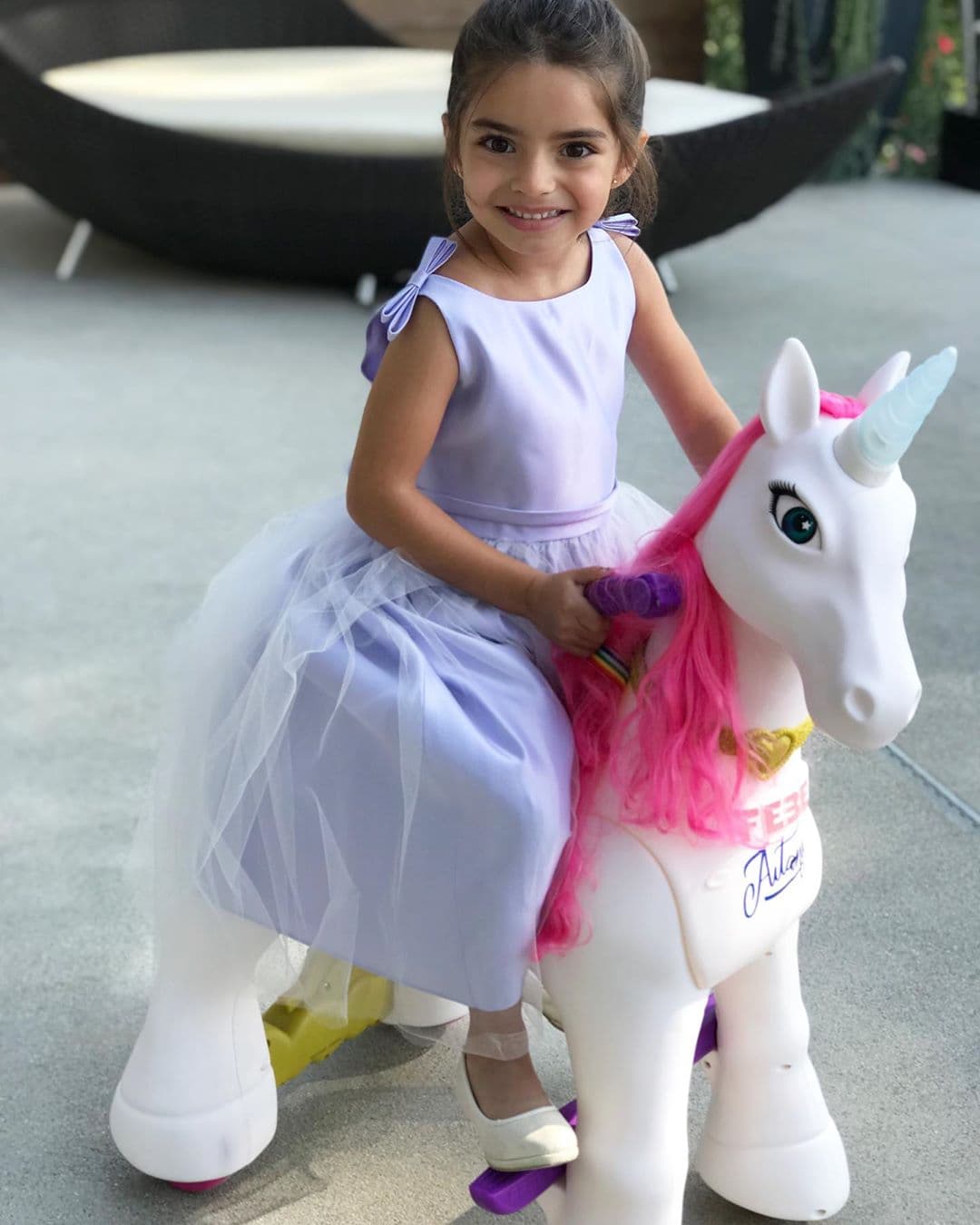 Minutos después, la intérprete felicitó a su hija: “Hoy nuestra princesa cumple 5 años, ¡¡¡no lo puedo creer!!! ¡Feliz Cumpleaños Aitana hermosa! Eres lo mejor que nos ha pasado en la vida, te amamos con toda el alma y el corazón. Que Dios te bendiga eternamente mi niña bella”.
