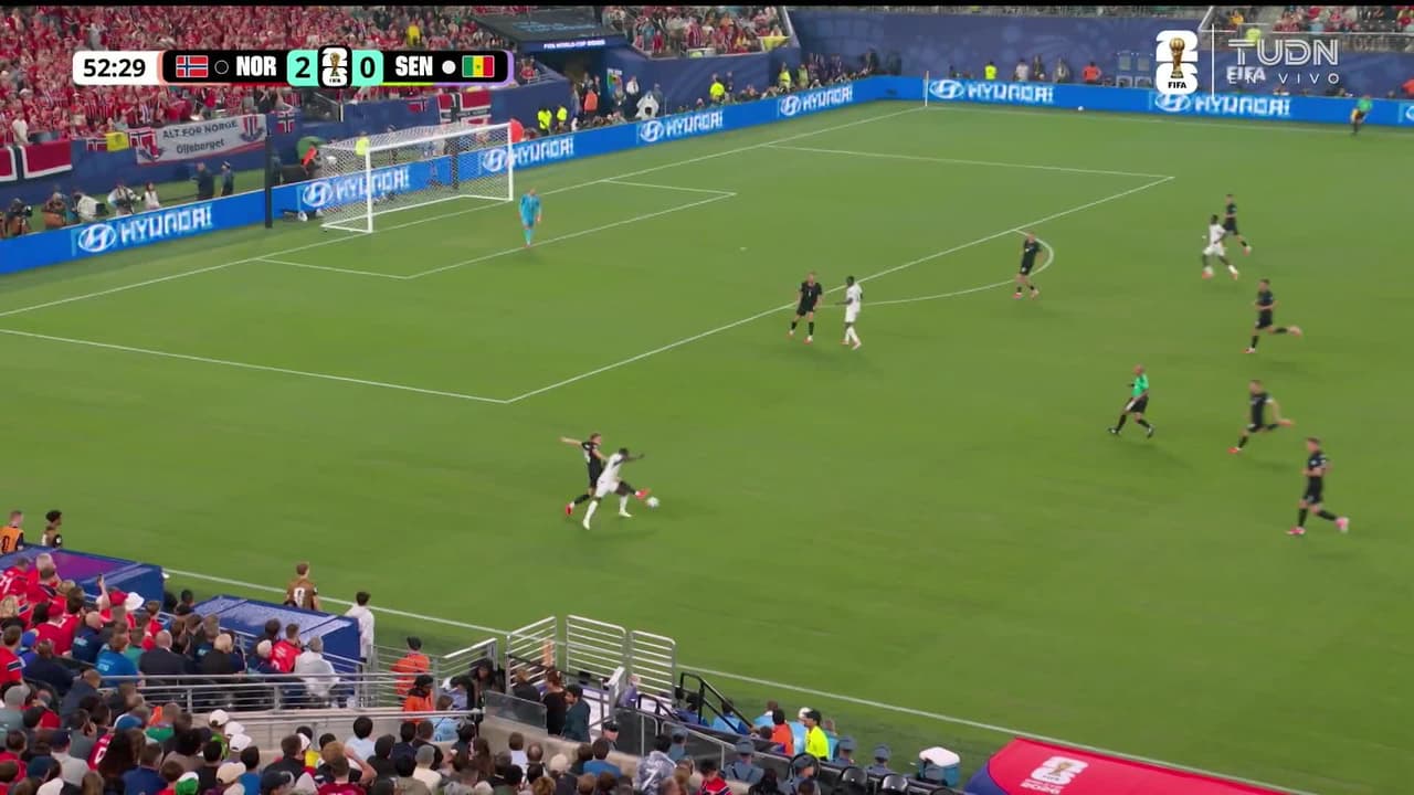 ¡GOL!  anota para Senegal. Ismaïla Sarr