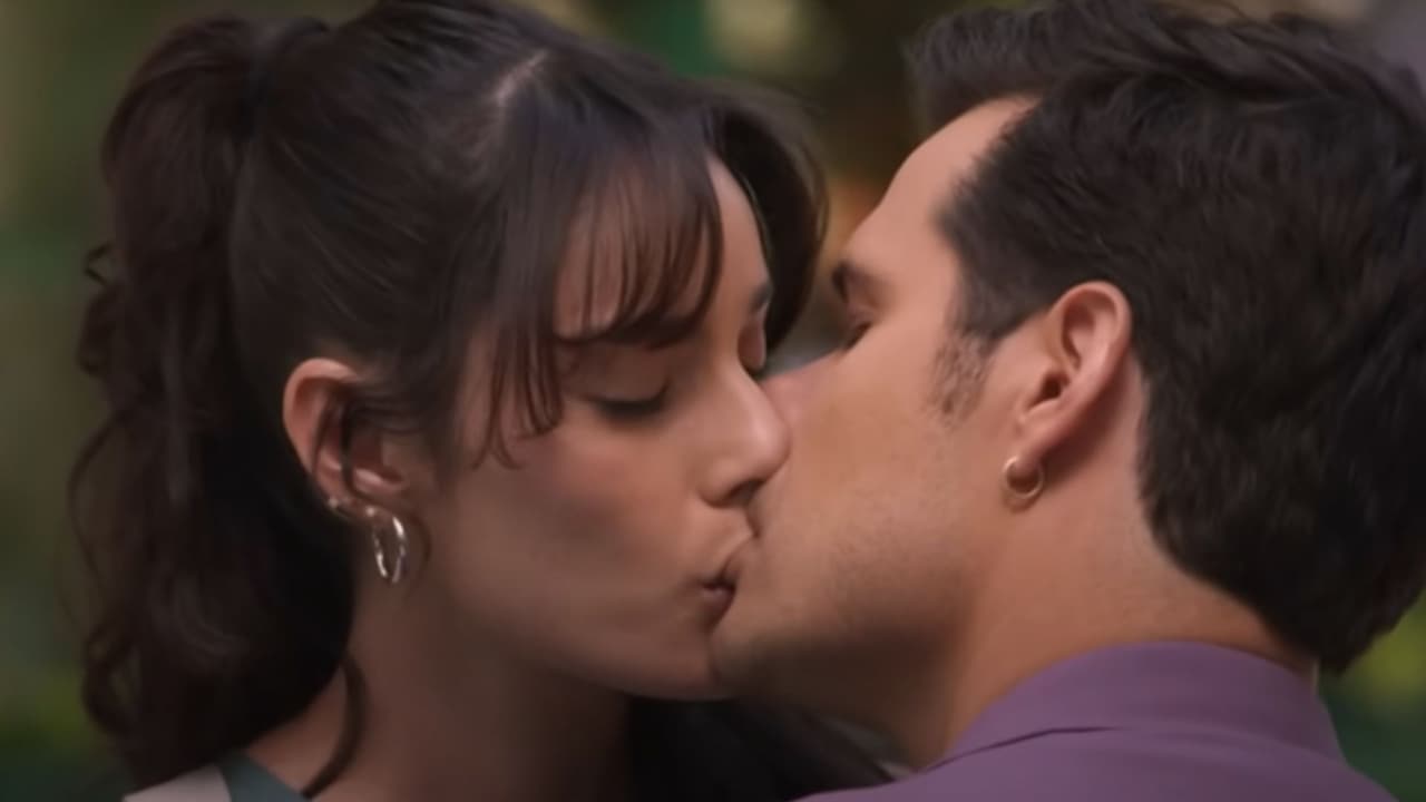 Los mejores besos de telenovela que enamoraron este 2024