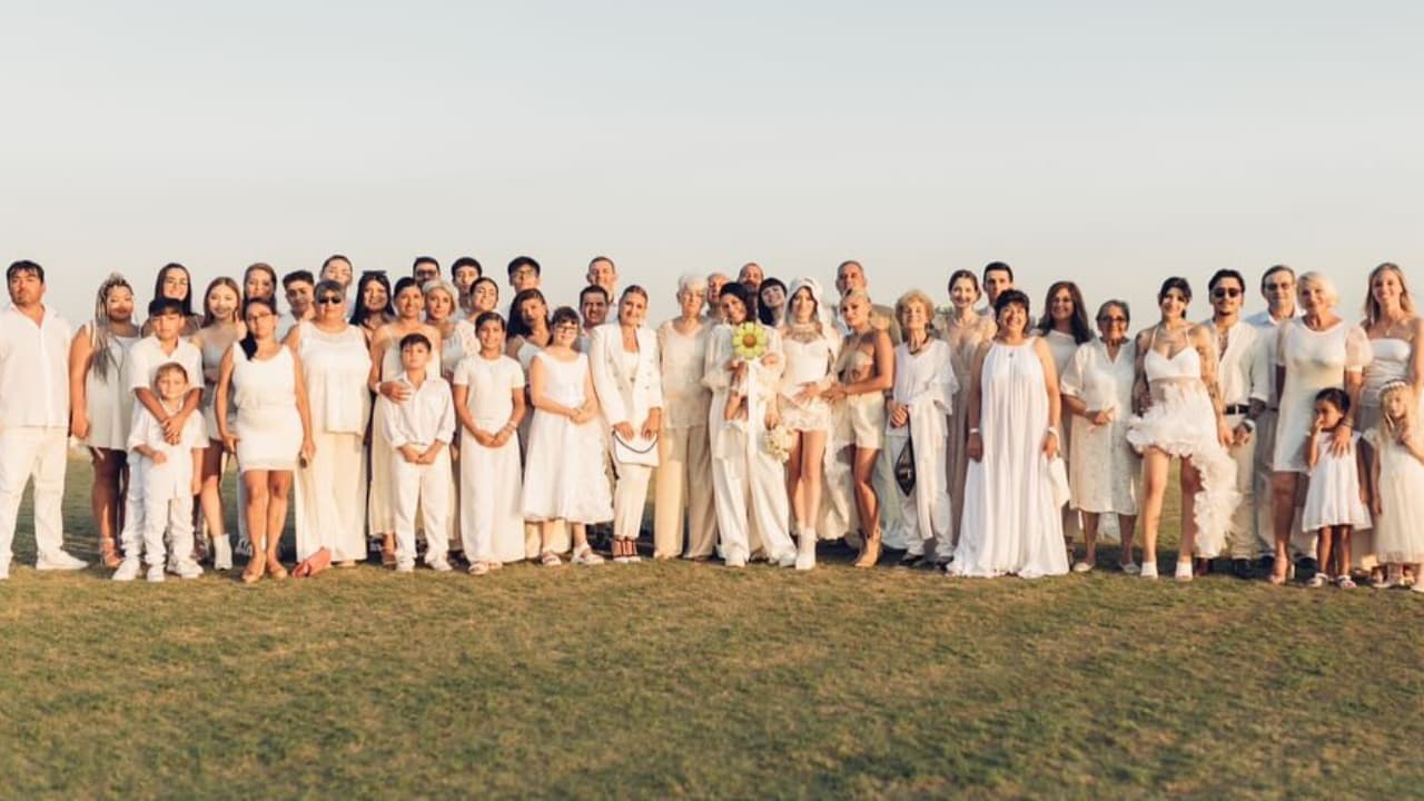 Los invitados a la boda de la hermana de Cazzu y su novia