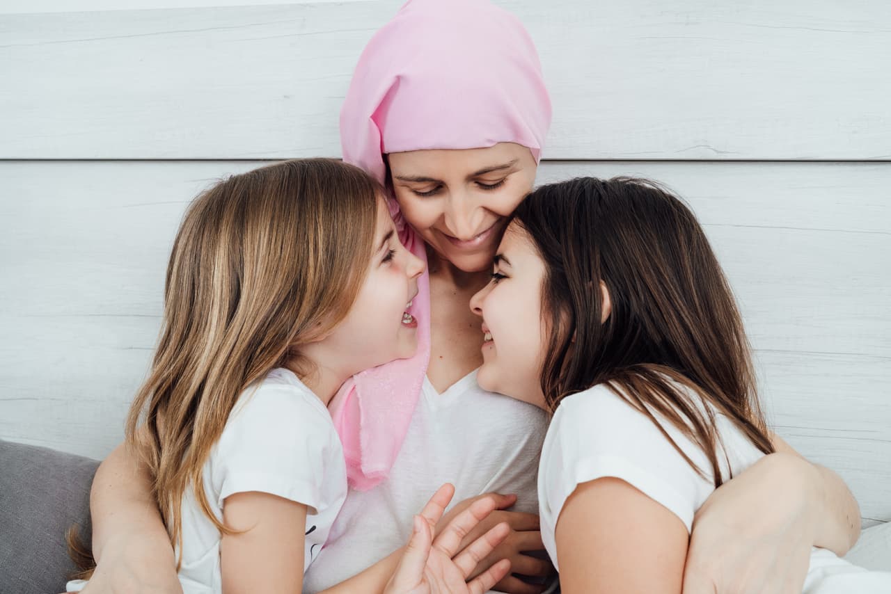 ¿Cómo puedo apoyar a un ser querido con cáncer de mama?