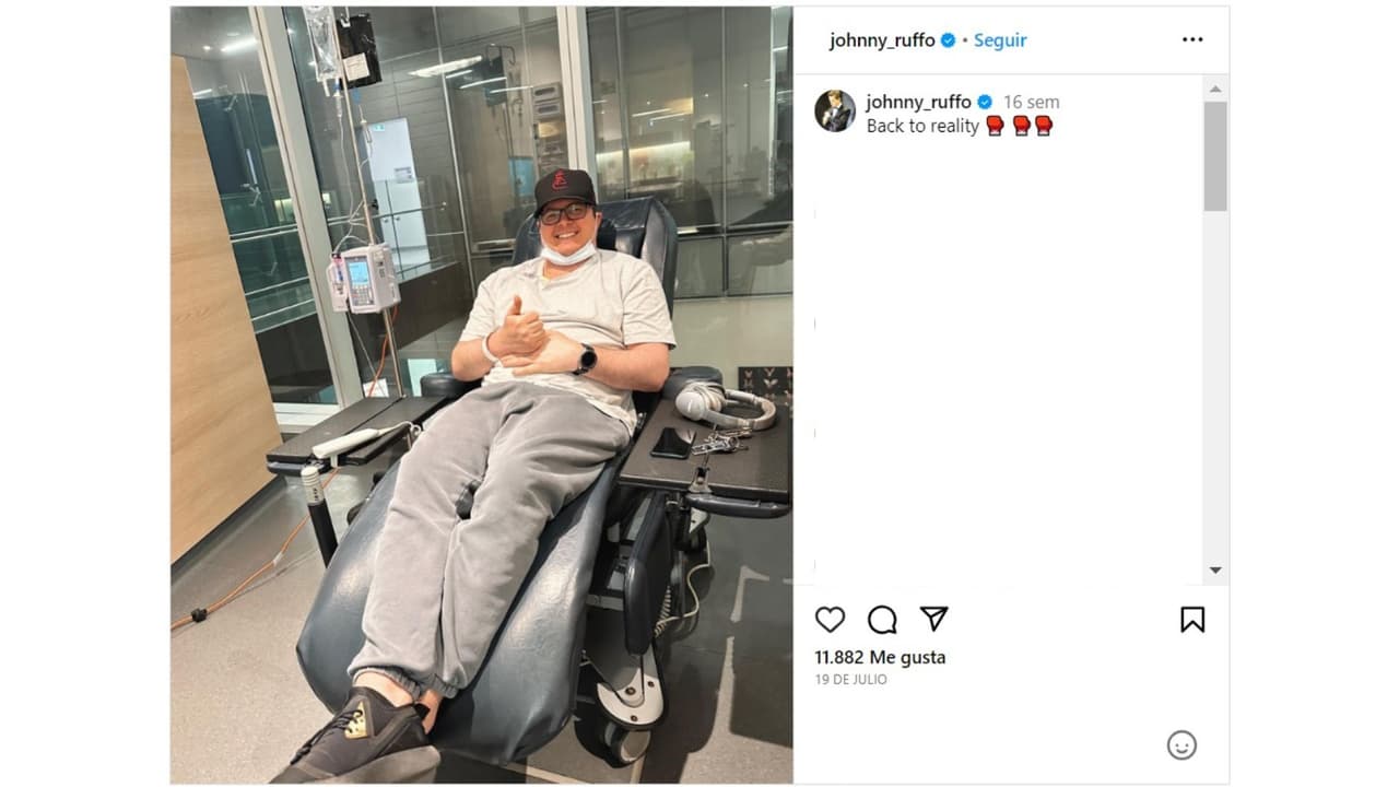 Johnny Ruffo mostró que continuaba con quimioterapias.