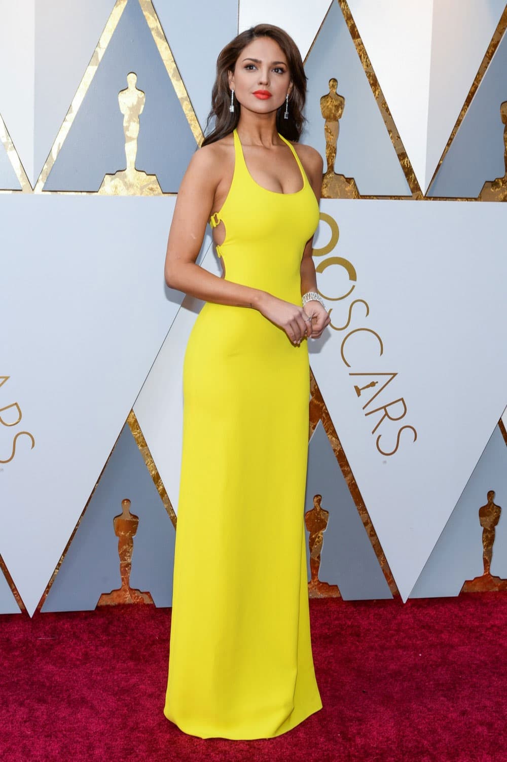 Esta no es la primera vez que la estrella mexicana da de qué hablar con un vestido que porta. En 2018, Eiza causó revuelo al llegar a la entrega del Oscar con un diseño de Ralph Lauren en color amarillo.