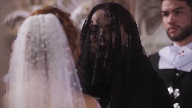 Paloma llega vestida de luto a la boda de Bárbara