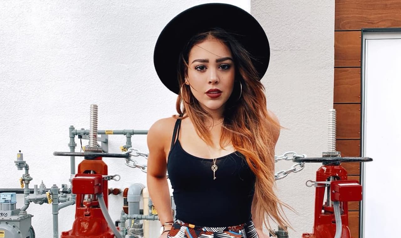 Como pocas veces, Danna Paola se deja ver en diminuto bikini: “muy tranqui en la playita”