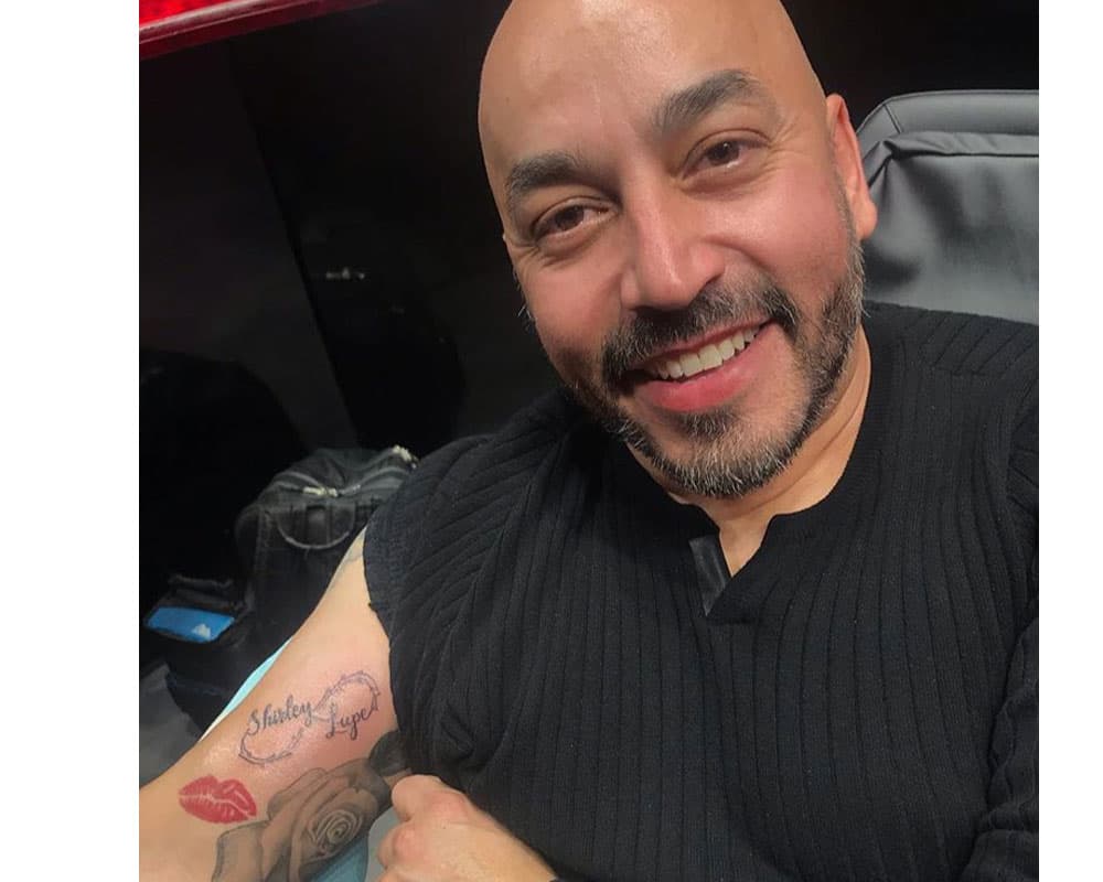 Lupillo Rivera presume tatuaje que se hizo en marzo de 2019