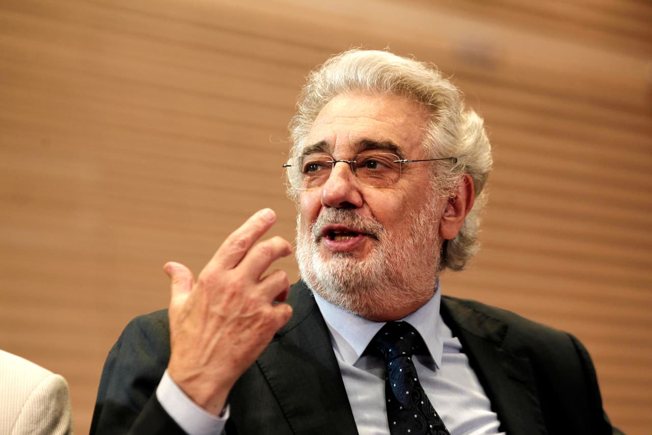 La mañana del domingo 22 de marzo, el cantante español Plácido Domingo anunció a través de sus redes sociales que su prueba de COVID-19, dio positiva.