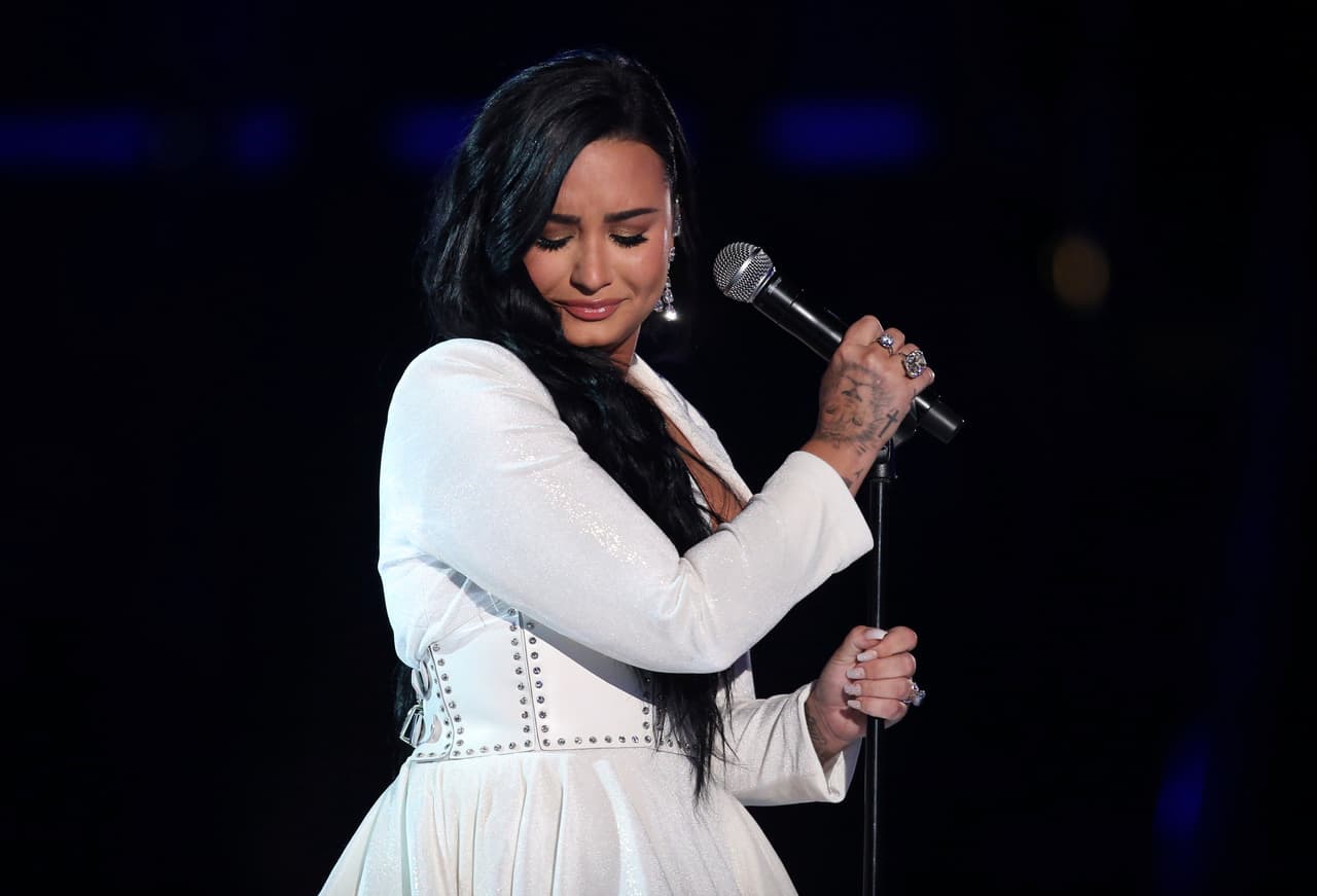 La historia de la canción que Demi Lovato interpretó en los Grammy y escribió antes de su sobredosis