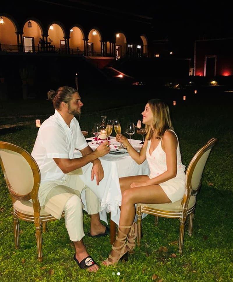 Esta pareja comparte los momentos más importantes de su relación en redes
