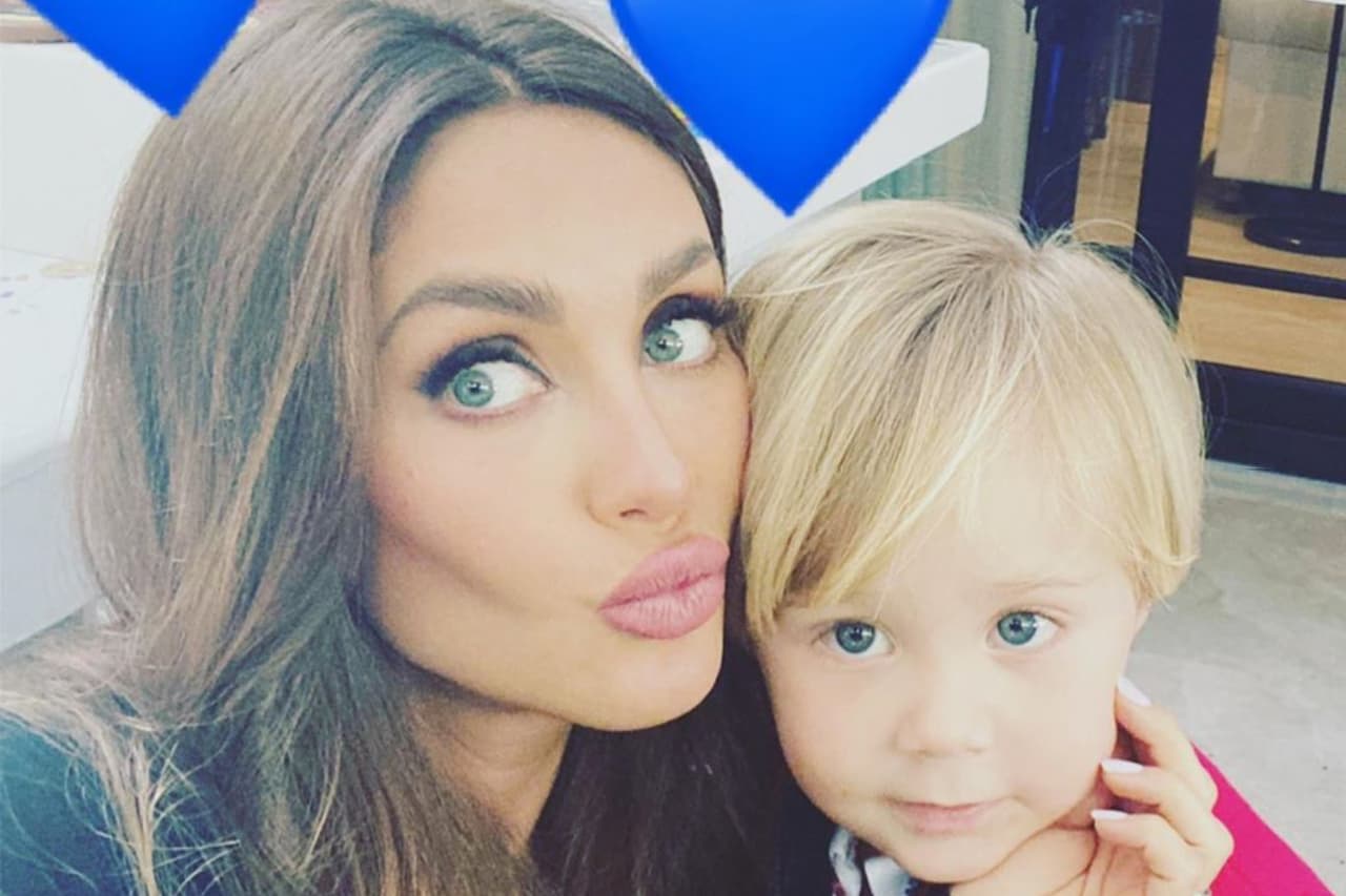 Anahí muestra el encuentro de su hijo recién nacido con su hermanito