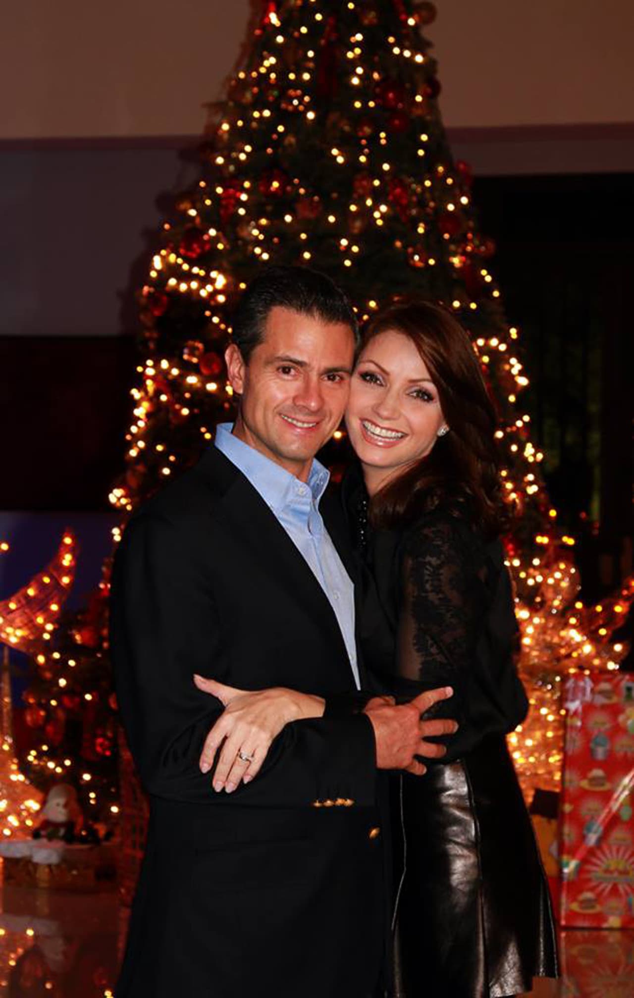 Angélica Rivera reaparece al estilo de Enrique Peña Nieto: bailando y con una sonrisa