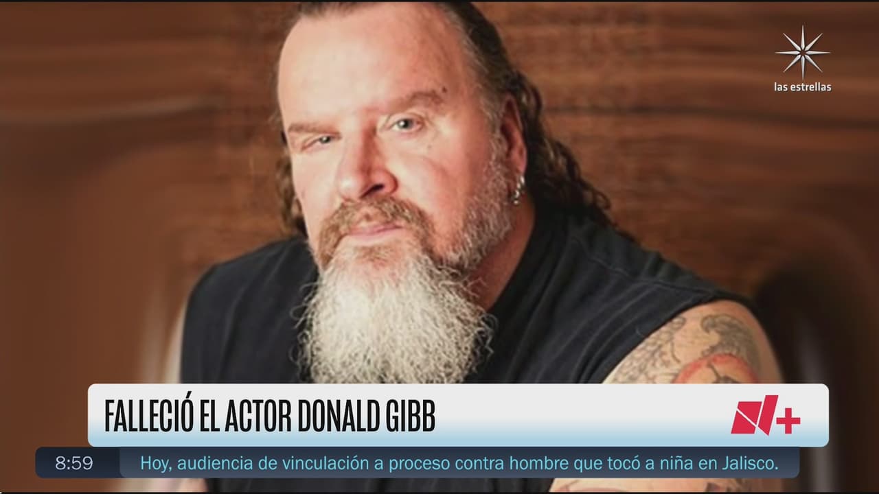 Interrumpen a Danielle Dithurbide en pleno noticiero para anunciar muerte de querido actor; así lo despiden en vivo