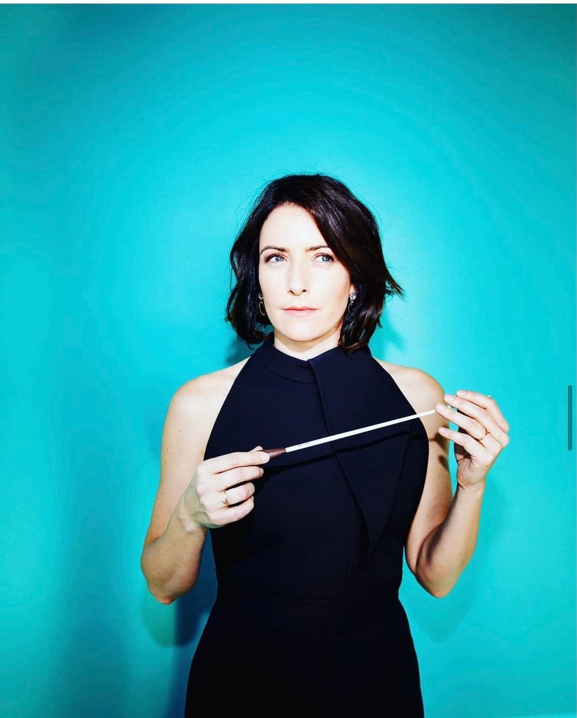 Cuando tan solo tenía 23 años, Alondra fundó la Orquesta Filarmónica de las Américas, en Nueva York, con la firme intención de promover y apoyar la difusión de las obras de jóvenes compositores en todo el continente americano.